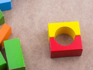 3 Yaş Döneminde Blok Oyunlarının Önemi: Denge, Hayal Gücü ve Öğrenme Bir Arada 3 Yaş Döneminde Blok Oyunlarının Önemi: Denge, Hayal Gücü ve Öğrenme Bir Arada