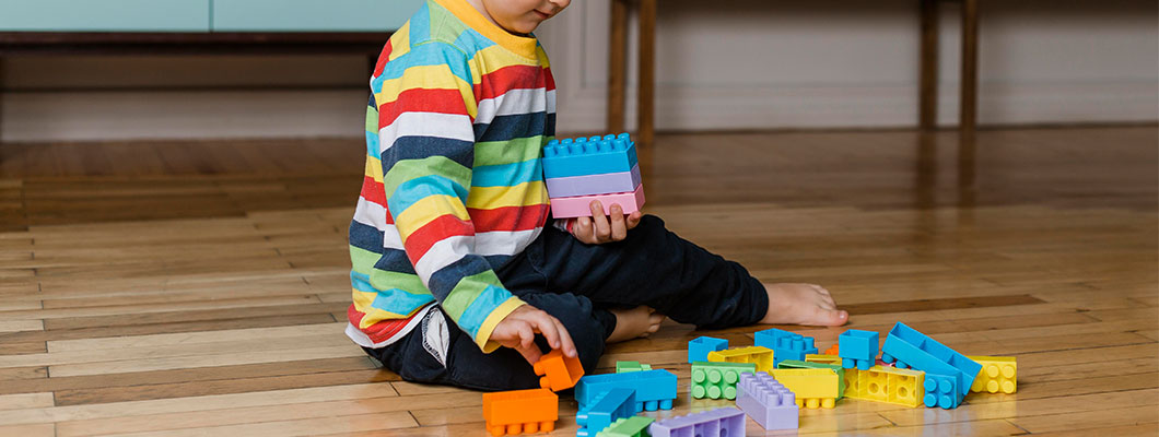 Büyük Blok Oyuncaklar Neden Önemlidir? Erken Yaşta El Becerisi Gelişiminin Sırrı