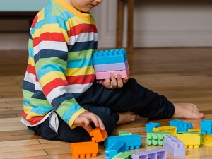 Büyük Blok Oyuncaklar Neden Önemlidir? Erken Yaşta El Becerisi Gelişiminin Sırrı