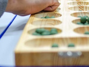 Mangala Oyunu Nedir? Stratejileri, Faydaları ve Oynama Tüyoları Mangala Oyunu Nedir? Stratejileri, Faydaları ve Oynama Tüyoları