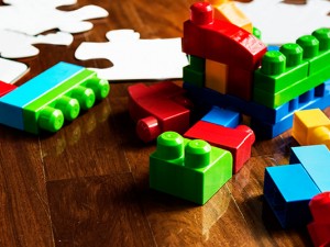 Puzzle Oyunları ve LEGO Tarzı Yapı Oyuncakları: Farkları ve Kazanımları
