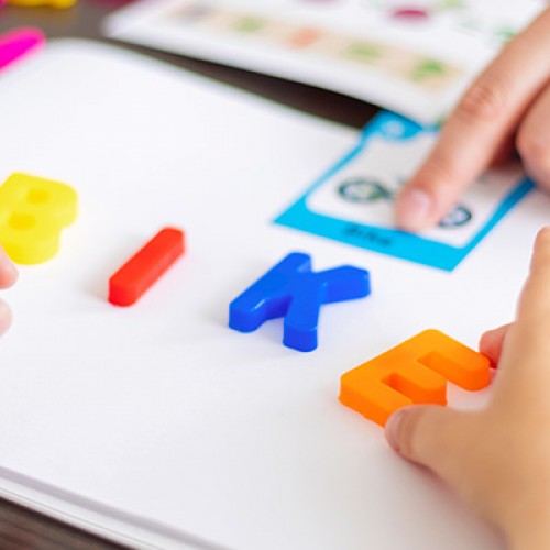 Çocuğumun Kelime Dağarcığını Nasıl Geliştiririm? Oyunla Öğrenmenin Gücü