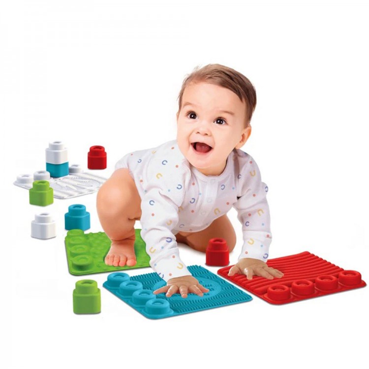 Soft Clemmy Duyusal Halı – Yumuşak Bloklu Eğitici Oyun Seti Clementoni Soft Clemmy Yumuşak Blok Duyusal Halı, bebekler için eğitici ve güvenli oyun seti